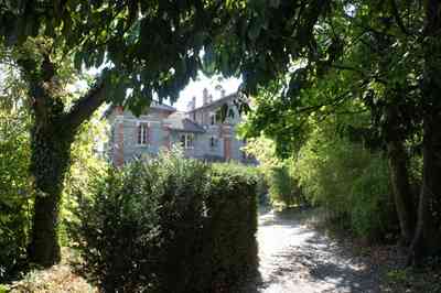 Trädgård och villa