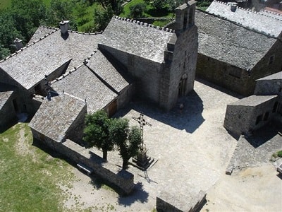 De restauratie van het middeleeuwse dorp La Garde-Guérin in Lozère 5