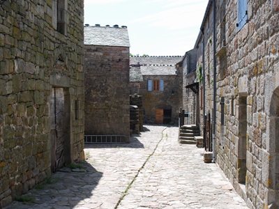 Restaureringen av den medeltida byn La Garde-Guérin i Lozère 4