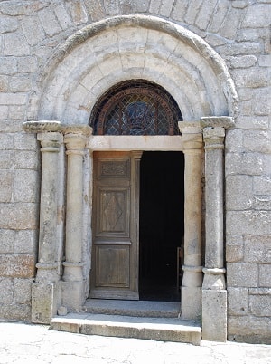 De restauratie van het middeleeuwse dorp La Garde-Guérin in Lozère 6