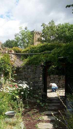 Restaureringen av den medeltida byn La Garde-Guérin i Lozère 2