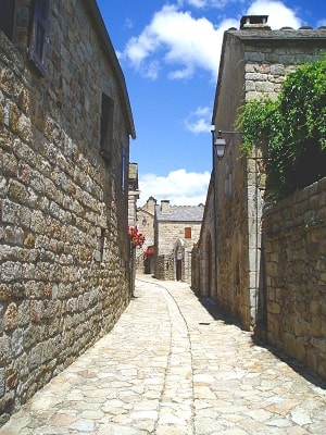 La restauration du village médiéval de La Garde-Guérin en Lozère 3