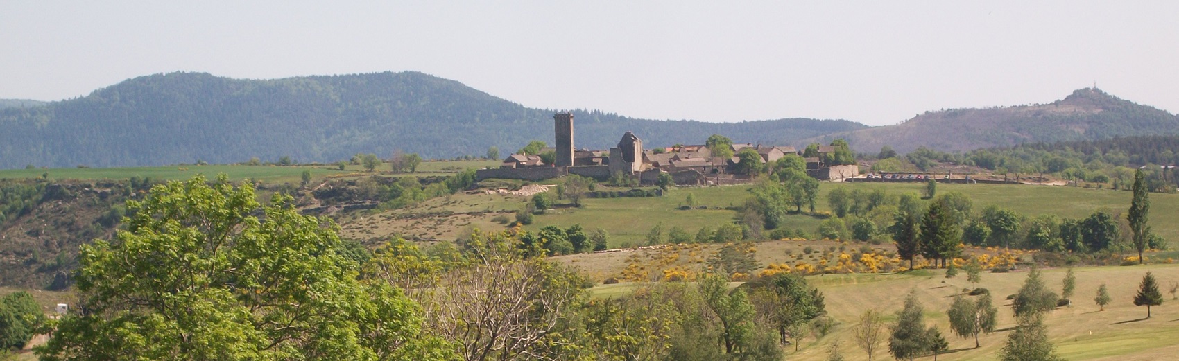 Die Geschichte des mittelalterlichen Dorfes La Garde-Guérin