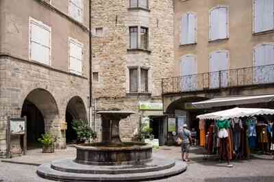 La fontaine au centre des Vans