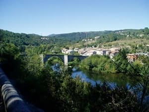Fodgængerrute med rundtur på 22,5 km fra Les Vans i Ardèche 5