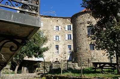 Casa fortificada de Pradelles