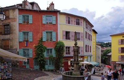 Fountain near the Notre-Dame-du-Puy Cathedral