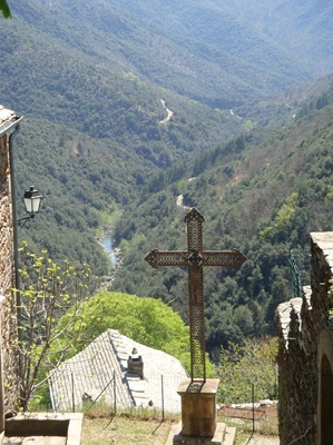 Vår Frus kyrka i Thines i Ardèche 8