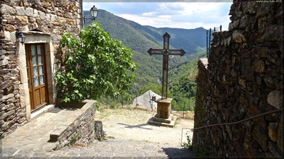 Vår Frus kyrka i Thines i Ardèche 9