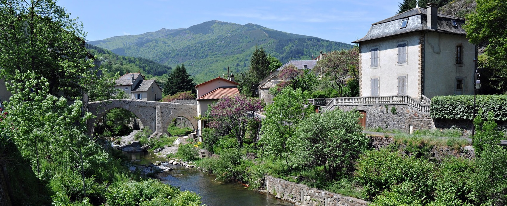 Villefort i Lozère (Voie Régordane, GR®68 Tur runt Mt Lozère, Le Cévenol, GR®44, GR®78, GR®72).